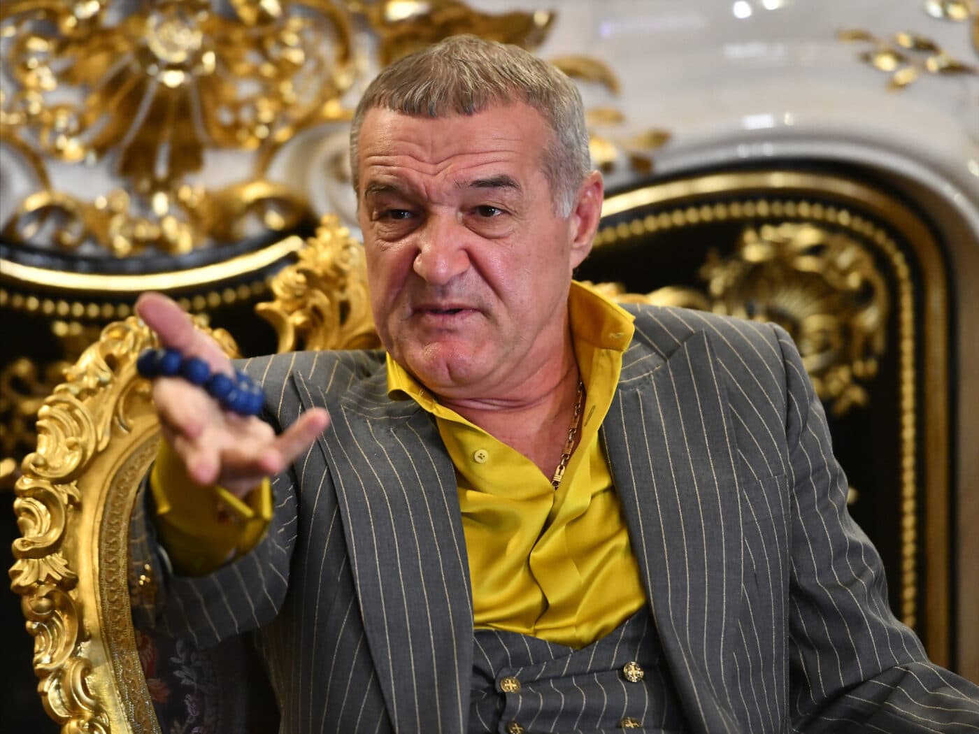 Gigi Becali a rezistat doar 45 de minute: doi fotbaliști, OUT din echipa FCSB!