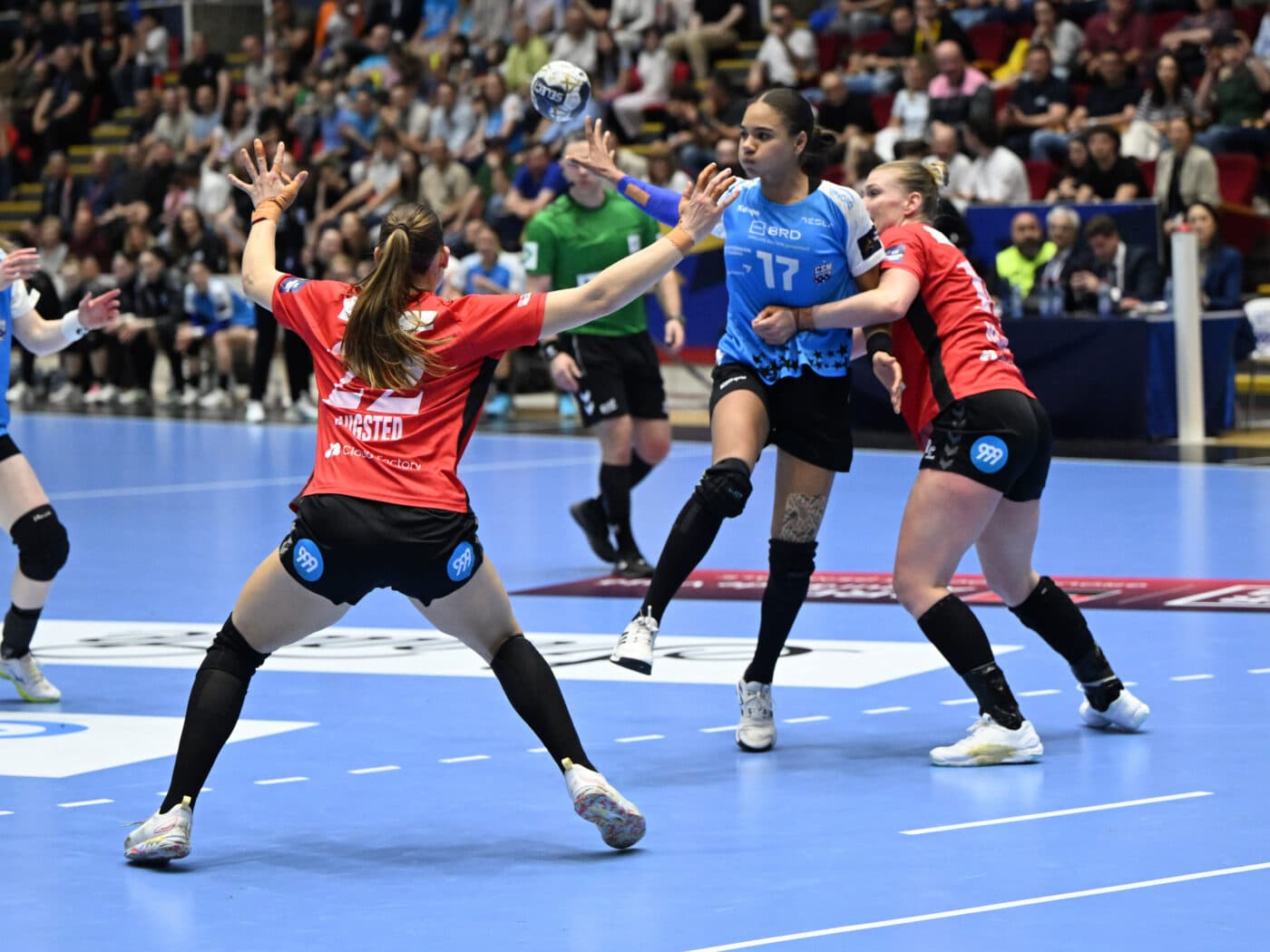 CSM București – Metz live semifinală Final Four de la ora 16:00. „Tigroaiecele” vor să câștige Champions League la Budapesta