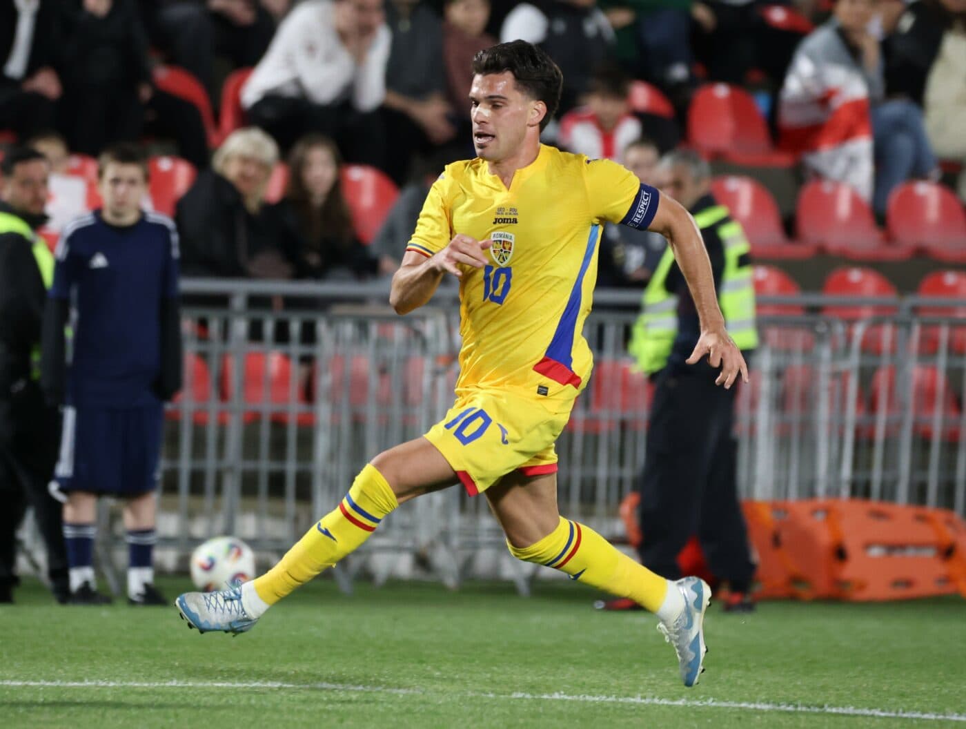 Ianis Hagi a rupt tăcerea și a dezvăluit ce i-a cerut Gică Hagi la meciul Georgia – România 1-1: „Asta mi-a zis”