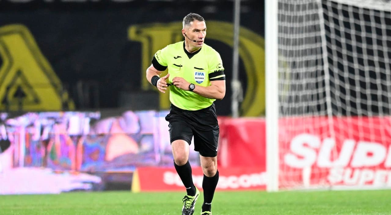 Istvan Kovacs a luat decizia. Tot stadionul a huiduit, deşi era obligat să facă asta!