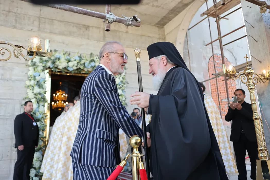 Preotul care slujește în biserica lui Gigi Becali din Pipera a dezvăluit de ce dă miliardarul bani nevoiașilor: „De aceea dăruiește”
