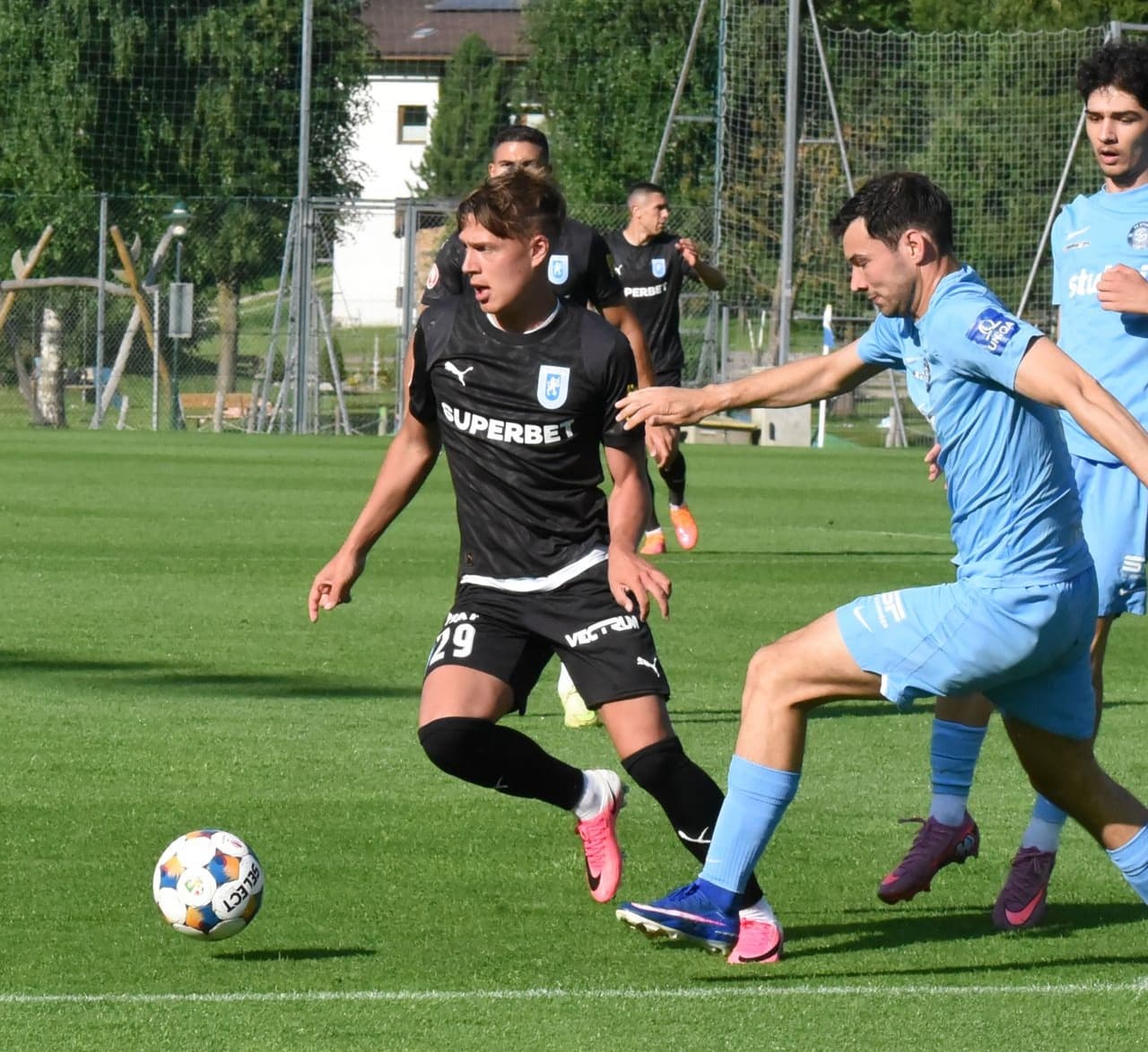 Universitatea Craiova a făcut scor cu o echipă de amatori, la primul amical din Austria. Campioana nu i-a folosit pe jucătorii care au fost la loturile naţionale