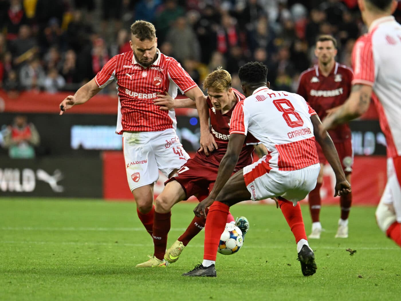 S-au stabilit cotele la pariuri pentru cine va cuceri Superliga! Două echipe sunt creditate cu șanse egale, Dinamo nu prinde Top 5