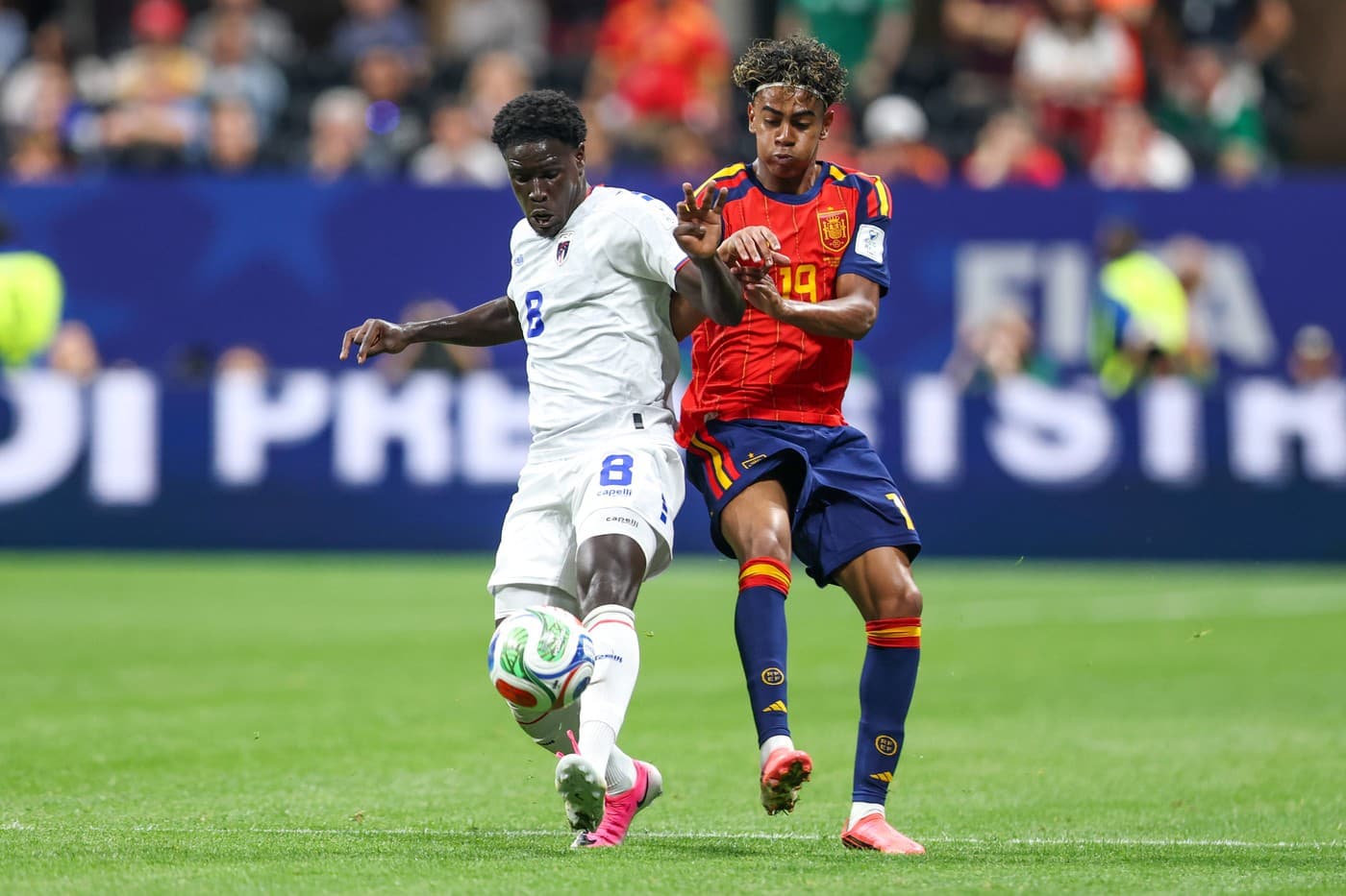 CM 2026 Șoc la Mondial: Joao Paulo de la FCSB dă peste Messi, după ce l-a blocat pe Yamal! Cu cine joacă Spania în 16-imi și clasament final grupa H