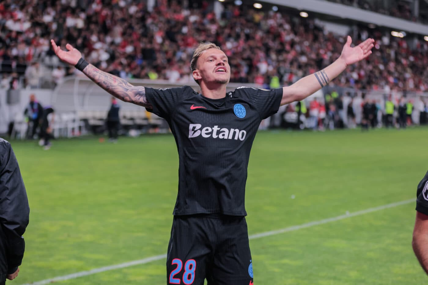 MERCATO Cum au numit-o grecii de la Levadiakos pe FCSB după ce l-au transferat pe Alex Pantea