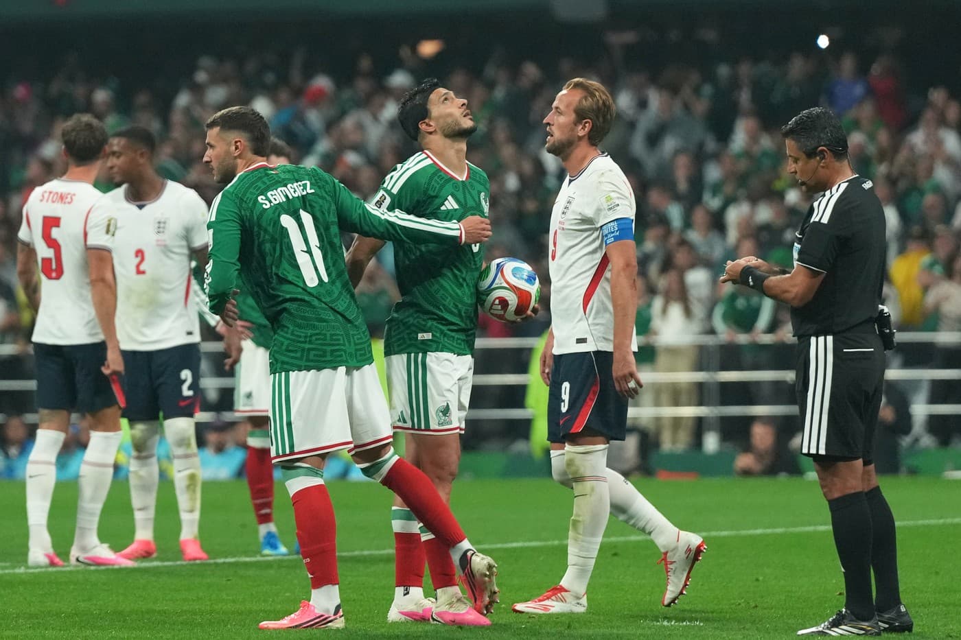 CM 2026 Mexic – Anglia 2-3 la Cupa Mondială ar trebui să fie trusa de prim ajutor dacă fotbalul poate salva lumea de ea însăși. Cronică de Gabriel Berceanu