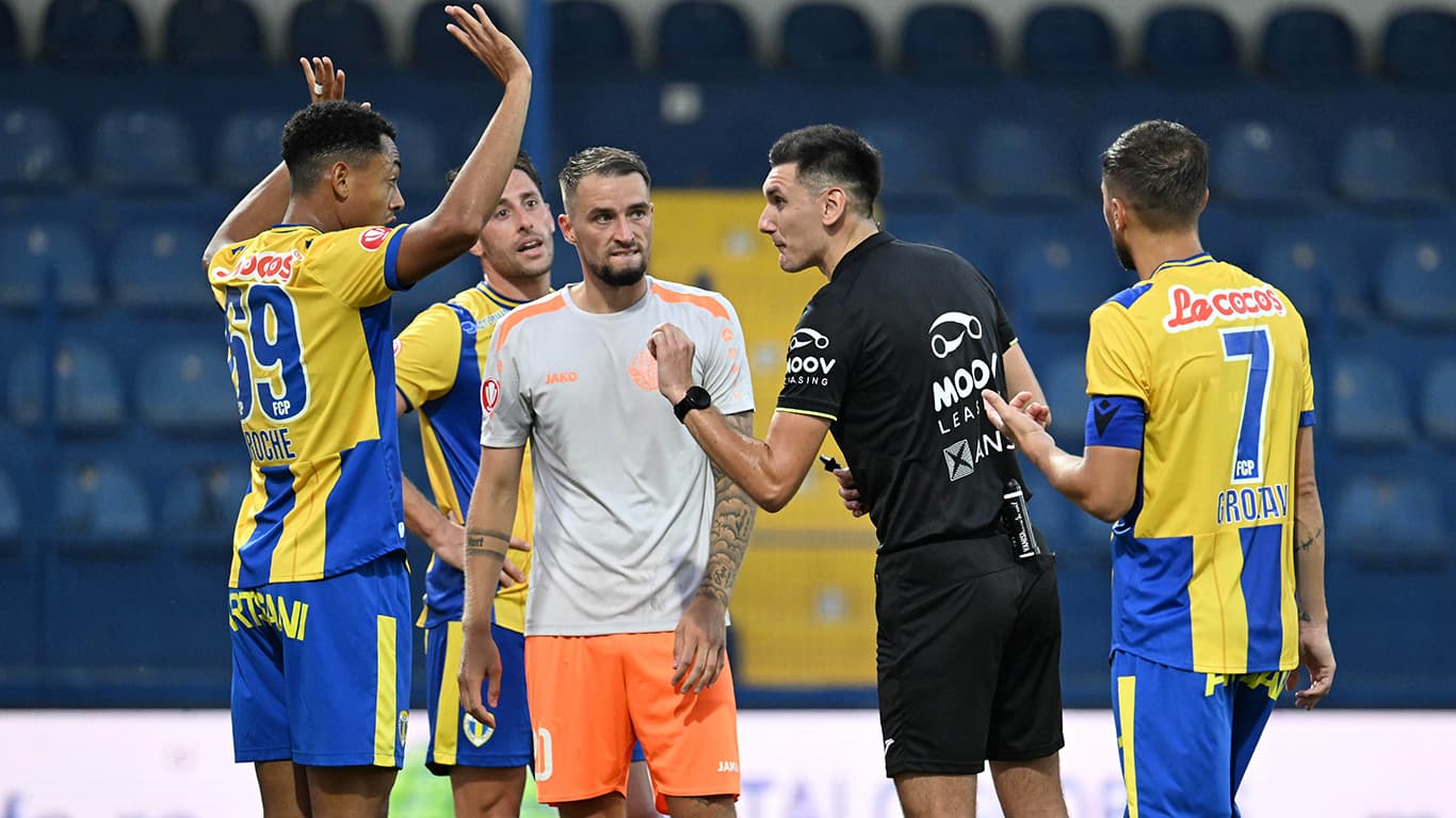 Al doilea cel mai tânăr arbitru de centru debutant în prima ligă, după Istvan Kovacs, a fost promovat în lotul SuperLigii: ”Nu este doar o reușită individuală, ci și rezultatul unui proiect solid”