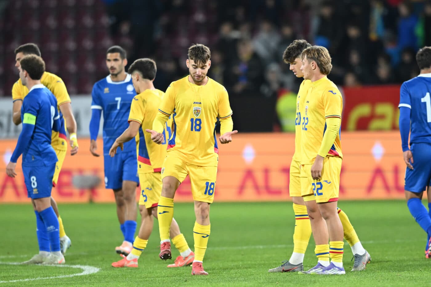 MERCATO Nelu Varga negociază transferurile fotbaliștilor pe care i-a vrut și Gigi Becali la FCSB! Îi ia la „pachet” pe românii Vermeșan și Szimionaș de la Verona