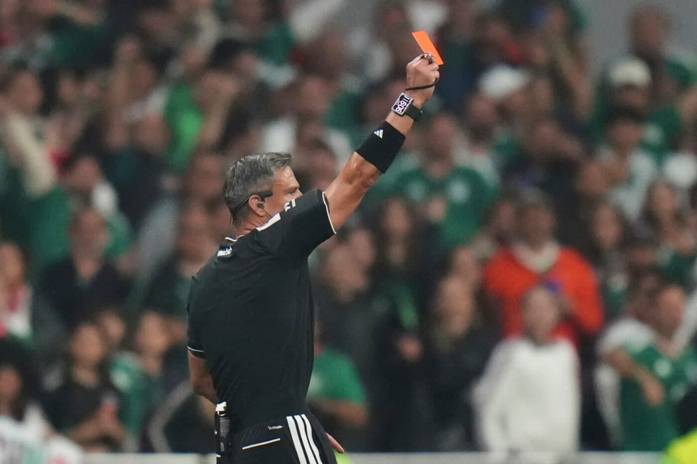 CM 2026 Noua regulă FIFA, încălcată iar: s-a dat ROȘU în Mexic – Ecuador 2-0. Ce s-a întâmplat