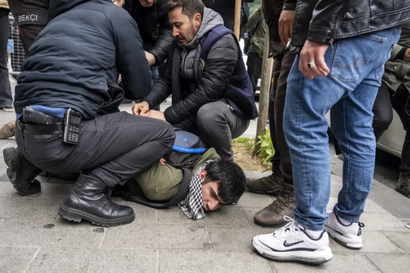 Zeci de persoane arestate la Istanbul