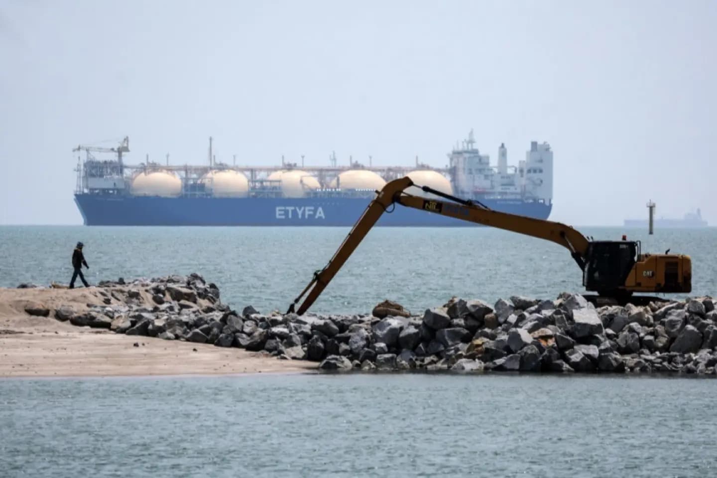 Petrolier lovit de proiectile în Strâmtoarea Ormuz