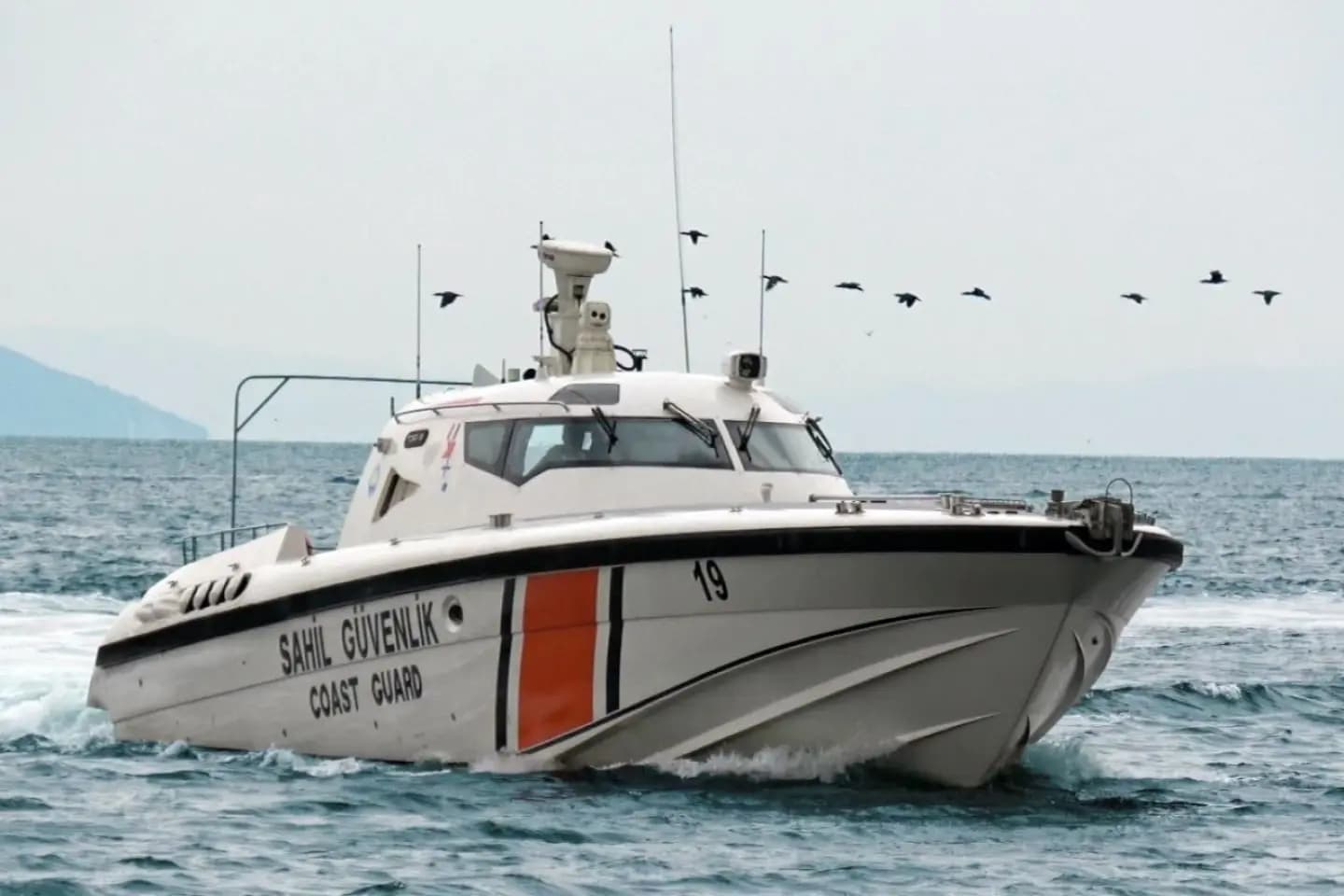 VIDEO Un mort și patru răniți după ce o barcă de pescuit turcească a fost atacată în Marea Neagră