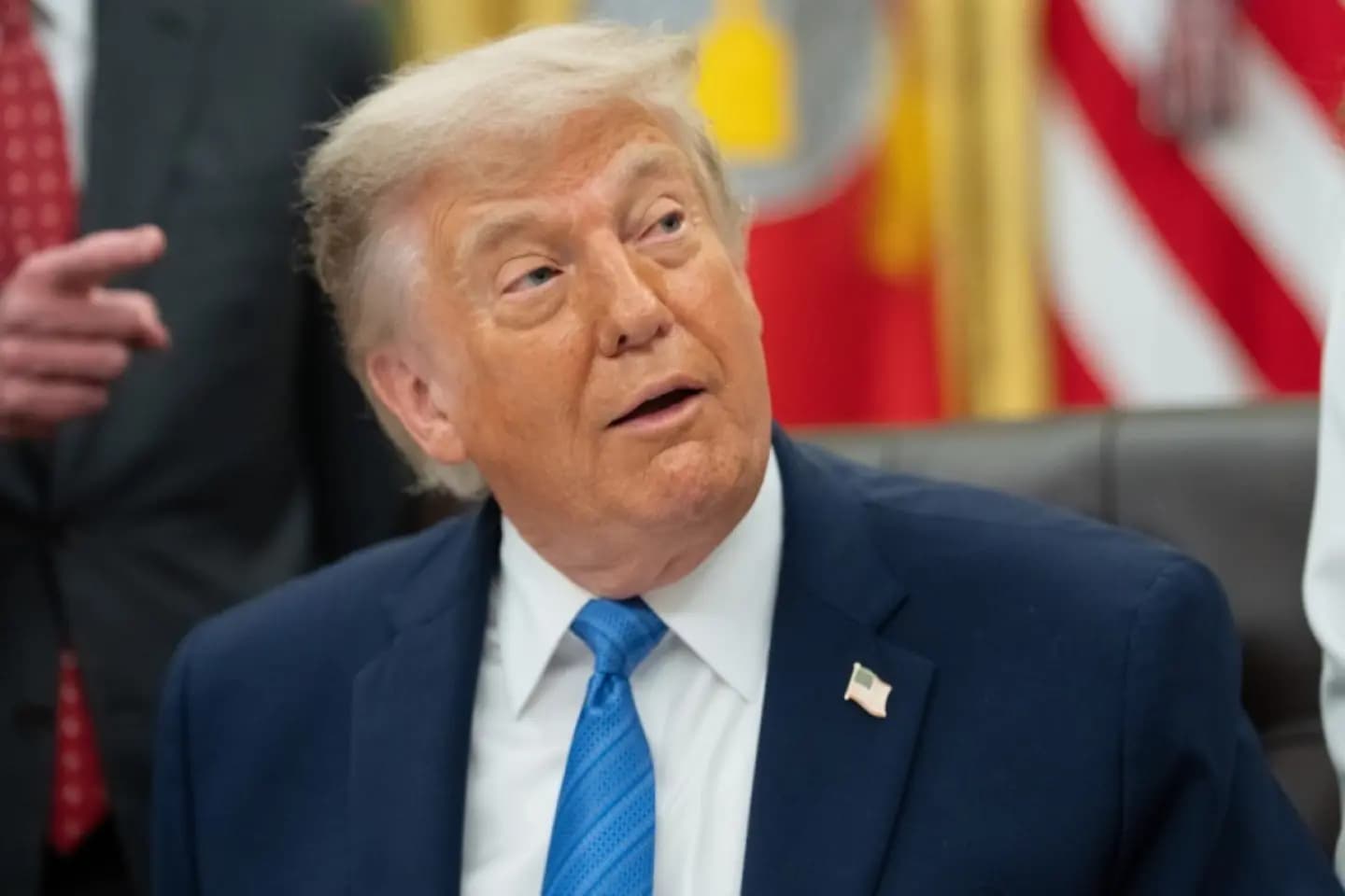 Trump amenință că va confisca infrastructura petrolieră a Iranului
