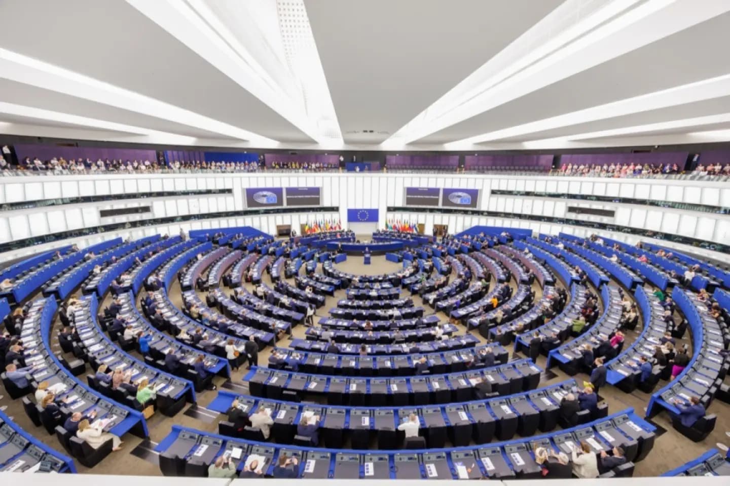Parlamentul european aprobă acordul comercial cu Statele Unite