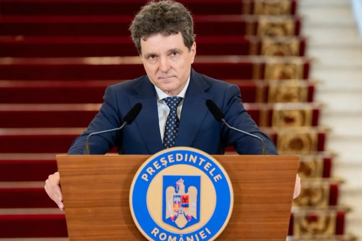 Nicușor Dan convoacă partidele parlamentare la consultări